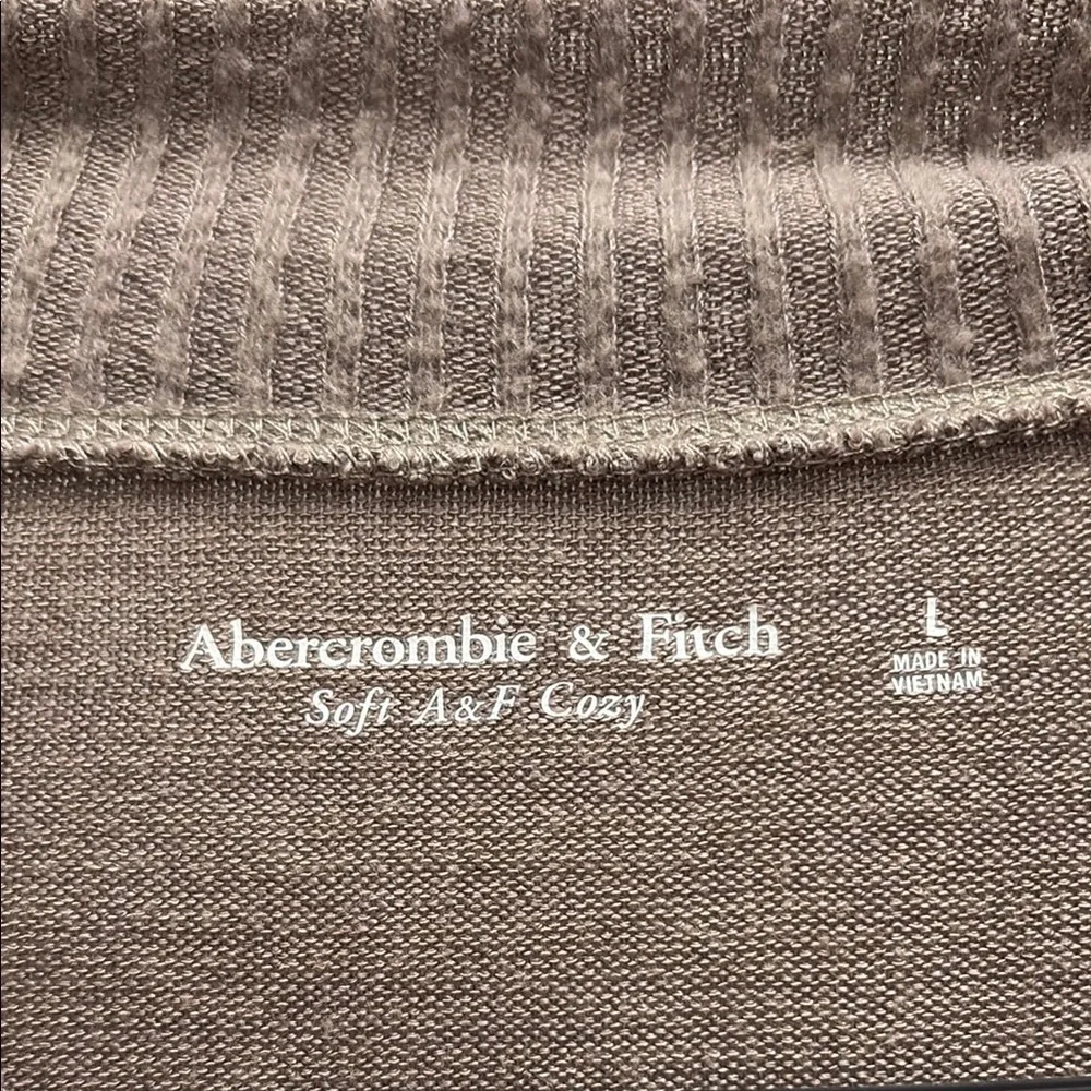 Abercrombie & Fitch Brown Long Sweater Size Large